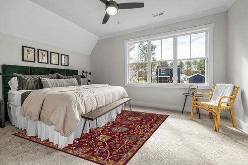 SAFAVIEH Heritage Collection Area Rug - 8' x 10', Red, Handmade Traditional Oriental Wool, Ideal for High Traffic Areas in Living Room, Bedroom (HG655A) in Grey Traditional Bedroom with King Bed