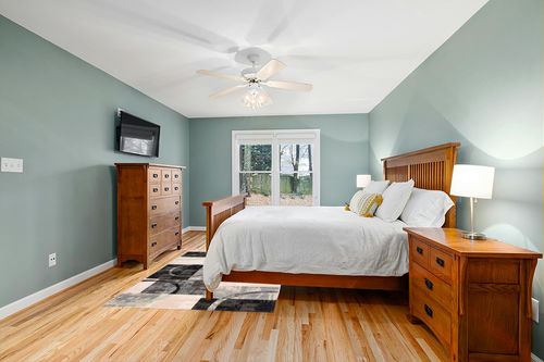 Well Woven Boxes & Circles Geometric Shai Grey & Green Area Rug 5x7 (5'3" x 7'3") in Teal and Orange Wood Bedroom