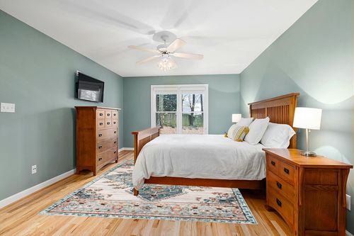 Well Woven Indira Manor Vintage Bohemian Medallion Oriental Blue 8x10 (7'10" X 9'10") Area Rug in Teal and Orange Wood Bedroom