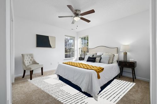 JONATHAN Y MOH407A-8 Petra Abstract Stripe Geometric Shag Indoor Area-Rug Bohemian Contemporary Glam Easy-Cleaning Bedroom Kitchen Living Room Non Shedding, 8 X 10, White/Black in White and Yellow Modern Bedroom