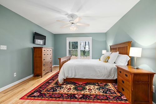 YIHOUSE Dornier Collection 9'x12' Area Rugs in Teal and Orange Wood Bedroom