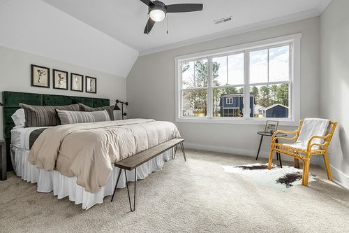 B BENRON Modern Cowhide Rug Faux Cow Rug for Living Room 4.6x5.2ft Animal Rug White and Brown Cow Hide Rug Large Cow Print Rug Non Slip Area Rug Industry Style Western Rugs in Grey Traditional Bedroom with King Bed