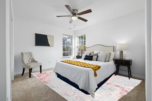 SAFAVIEH Meadow Collection Area Rug - 9' x 12', Light Grey & Pink, Modern Abstract Design, Non-Shedding & Easy Care, Ideal for High Traffic Areas in Living Room, Bedroom (MDW573G) in White and Yellow Modern Bedroom