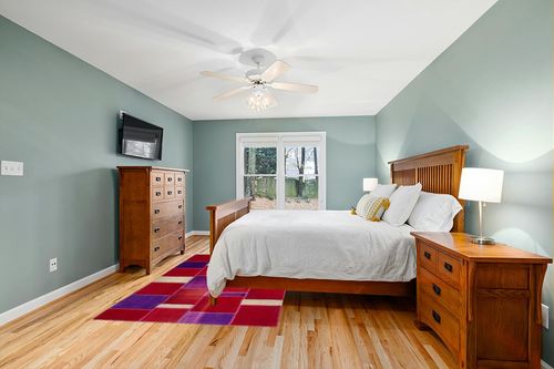 BESPOKY 5'3" x 7'7" (160x230 Cm) Teselya Pink Patchwork Wool Handmade Area Rug in Teal and Orange Wood Bedroom