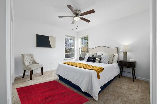 SAFAVIEH Adirondack Collection Accent Rug - 4' x 6', Red & Black, Modern Abstract Design, Non-Shedding & Easy Care, Ideal for High Traffic Areas in Entryway, Living Room, Bedroom (ADR117F) in White and Yellow Modern Bedroom