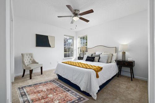 BRICHOEE Vintage Washable Area Rug 4x6 Brick Red Low-Pile Indoor Floral Print Carpet Non Slip Printed Persian Boho Rug for Living Room in White and Yellow Modern Bedroom