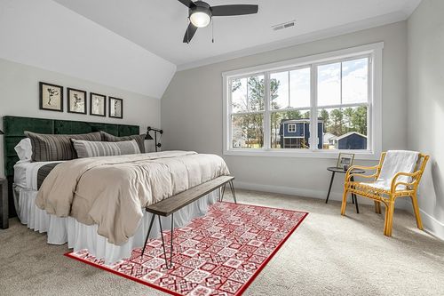 WondRg Christmas Area Rug 6x9 Red Snowflake Checkered Decorative Living Room Bedroom Throw Rug Washable Non Slip Soft Low Pile Large Carpet for Kitchen Entryway Dining Room Home Decor in Grey Traditional Bedroom with King Bed