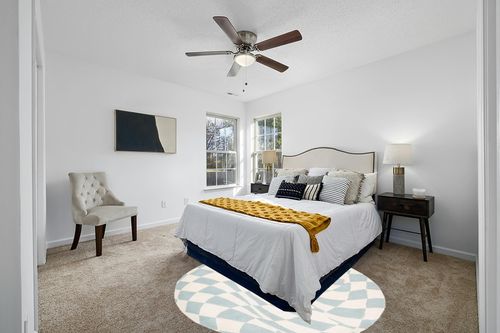 SAFAVIEH Soho Collection Area Rug - 6' Round, Blue & Ivory, Handmade Abstract Wool & Viscose, Ideal for High Traffic Areas in Living Room, Bedroom (SOH763A) in White and Yellow Modern Bedroom