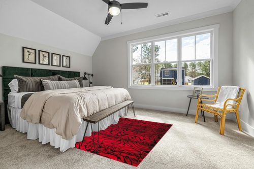 Antep Rugs Floral 5x7 Abstract Indoor Area Rug Siesta (Red Black, 5'3" x 7') in Grey Traditional Bedroom with King Bed