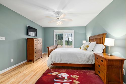 ALAZA Christmas Santa Claus with Gift Red Firework Area Rug for Living Room Bedroom 6'x4' in Teal and Orange Wood Bedroom