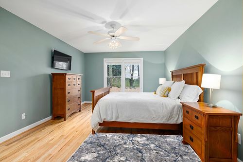 SAFAVIEH Petra Collection Accent Rug - 4' x 6', Light Grey & Light Beige, Modern Design, Non-Shedding & Easy Care, Ideal for High Traffic Areas in Entryway, Living Room, Bedroom (PTA108F) in Teal and Orange Wood Bedroom