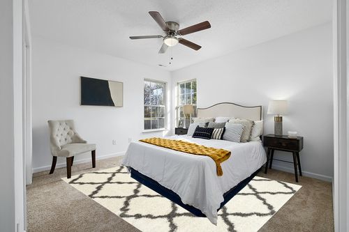 SAFAVIEH Dallas Shag Collection Area Rug - 8' x 10', Ivory & Dark Grey, Trellis Design, Non-Shedding & Easy Care, 1.5-inch Thick Ideal for High Traffic Areas in Living Room, Bedroom (SGD257H) in White and Yellow Modern Bedroom