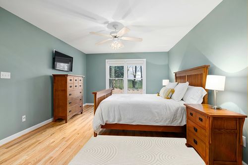 Ayjah Cream Modern Geometric Area Rug Wade Logan Rug Size: Rectangle 4'4" x 6' in Teal and Orange Wood Bedroom