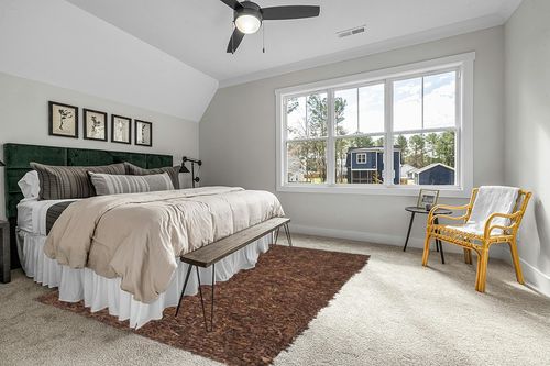 SAFAVIEH Leather Shag Collection Area Rug - 8' x 10', Saddle, Hand-Knotted Modern Leather, Ideal for High Traffic Areas in Living Room, Bedroom (LSG511B) in Grey Traditional Bedroom with King Bed