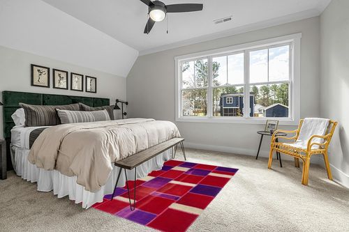 BESPOKY 5'3" x 7'7" (160x230 Cm) Teselya Pink Patchwork Wool Handmade Area Rug in Grey Traditional Bedroom with King Bed