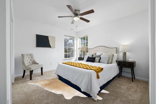 Sunshine Cowhides Genuine Palomino Beige Cowhide Rug - Luxurious Cow Rug for Bedroom, Living Room, and Home Decor Enthusiasts - Masterpiece of Style and Functionality - XL 6x7-8ft (180x240cm) in White and Yellow Modern Bedroom