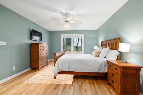 Unique Loom Helios Collection Geometric, Modern Striped, Vibrant Area Rug, 5' 0" x 8' 0", Orange/Ivory in Teal and Orange Wood Bedroom