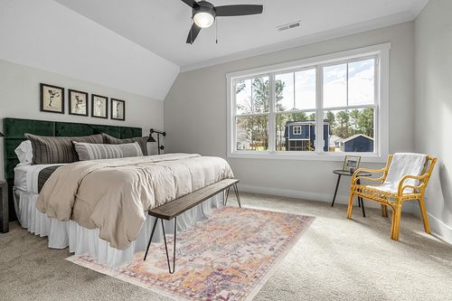SAFAVIEH Madison Collection Area Rug - 6' x 9', Beige & Orange, Boho Chic Medallion Distressed Design, Non-Shedding & Easy Care, Ideal for High Traffic Areas in Living Room, Bedroom (MAD473E) in Grey Traditional Bedroom with King Bed
