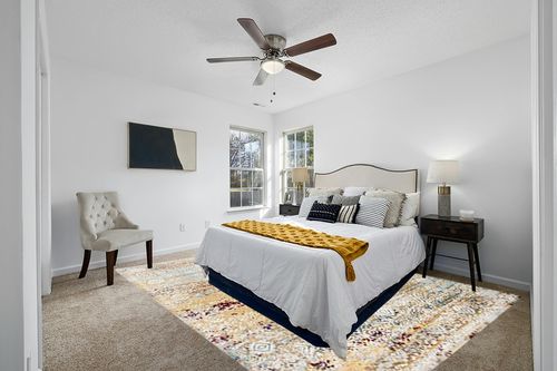 SAFAVIEH Aria Collection Area Rug - 9' x 12', Yellow & Cream, Boho Chic Distressed Design, Non-Shedding & Easy Care, Ideal for High Traffic Areas in Living Room, Bedroom (ARA183Y) in White and Yellow Modern Bedroom