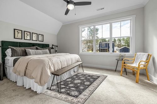 nuLOOM Mollie Machine Washable Traditional Border Area Rug, 5x8, Charcoal in Grey Traditional Bedroom with King Bed