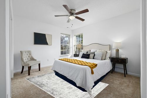 Unique Loom Sofia Collection Area Rug - Casino (5' 3" x 8' Rectangle, Gray/ Beige) in White and Yellow Modern Bedroom