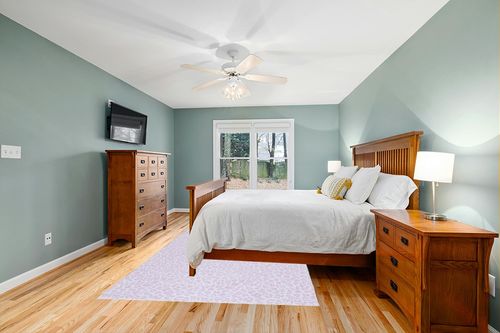 Safavieh Faux Hide Collection Area Rug - 6' x 9', Ivory & Pink, Leopard Rustic Design, Non-Shedding & Easy Care, Machine Washable Ideal for High Traffic Areas in Living Room, Bedroom (FAH505B) in Teal and Orange Wood Bedroom