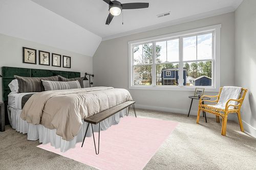 SAFAVIEH Vision Collection Area Rug - 6' x 9', Pink, Modern Ombre Tonal Chic Design, Non-Shedding & Easy Care, Ideal for High Traffic Areas in Living Room, Bedroom (VSN606U) in Grey Traditional Bedroom with King Bed