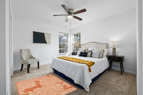 Safavieh Martha Stewart Msr4125A 4'0" x 5'7" Terracotta / Beige Area Rug in White and Yellow Modern Bedroom