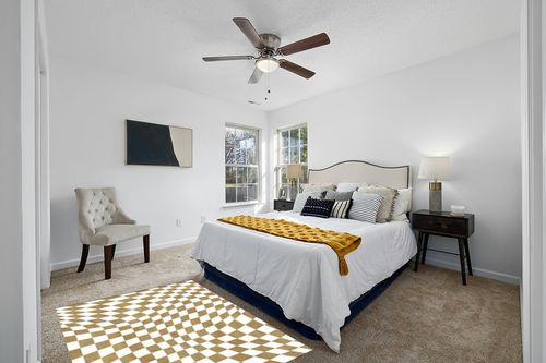 Beige and White Buffalo Plaid Checkered Area Rug for Living Room 4x6 Funky 70s Game Room Throw Rugs Wavy Checkered Rug Premium Shag Dining Room Carpet Big Dorm Apartment Mat in White and Yellow Modern Bedroom