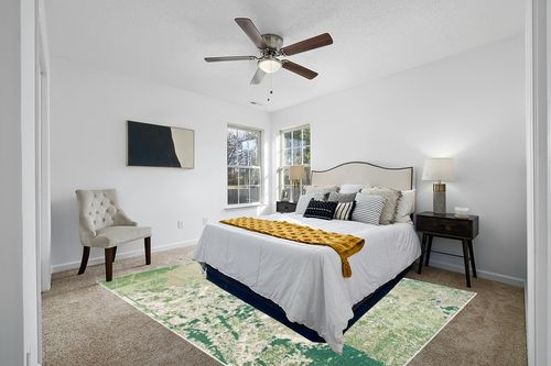 SAFAVIEH Madison Collection Area Rug - 8' x 10', Green & Ivory, Modern Abstract Design, Non-Shedding & Easy Care, Ideal for High Traffic Areas in Living Room, Bedroom (MAD499Y) in White and Yellow Modern Bedroom