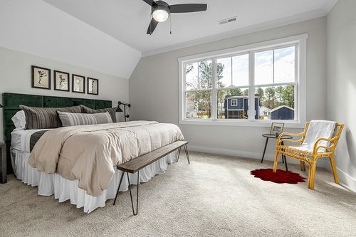 PLANET RUGS Flowers 3D Effect Hand Carved Thick Artistic Floral Flower Rose Botanical Shape Area Rug Design 301 Red 2'7''x 2'7'' Round in Grey Traditional Bedroom with King Bed