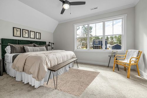 New Home Geometric Honeycomb Hand-Tufted Wool Area Rug - 5' x 7' in Grey Traditional Bedroom with King Bed