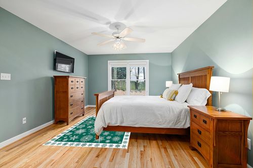 Christmas Area Rug 5 x 8, Washable Bedroom Rug Non-Slip Kitchen Rugs Non Shedding Floor Cover Mat Runner Rug for Living Room Dining Room Outdoor Carpet Seasonal Green Snowflakes Winter Xmas in Teal and Orange Wood Bedroom