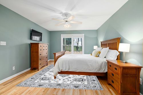 Eyely PDM505F-8 Modern Cherie French Cottage Indoor Area Rug Bohemian;Transitional;Traditional, Bedroom, Kitchen, Living Room, Easy-Cleaning, Non-Shedding, 8 X 10, Cream/Light Gray in Teal and Orange Wood Bedroom
