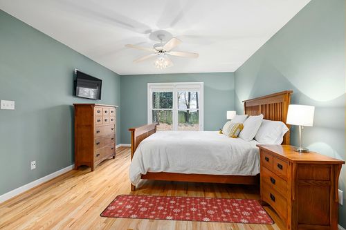 Absorbent Runner Rugs with Rubber Backing,Winter Snowflake Non-Skid Kitchen Bath Rug Mat Floor Mat, Christmas Red Soft Washable Carpet Doormat for Indoor Bathroom Laundry Doorway in Teal and Orange Wood Bedroom