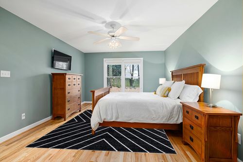 SAFAVIEH Adirondack Collection Area Rug - 8' x 10', Black & Light Grey, Modern Geometric Design, Non-Shedding & Easy Care, Ideal for High Traffic Areas in Living Room, Bedroom (ADR251F) in Teal and Orange Wood Bedroom