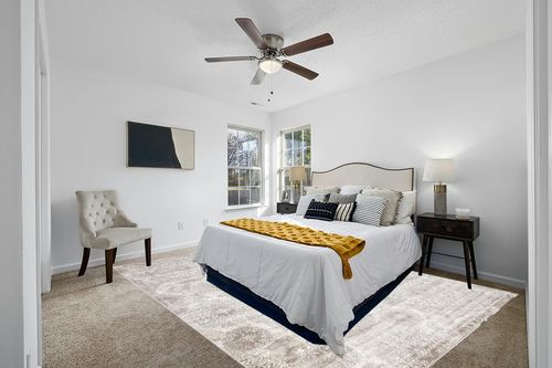 Unique Loom Sofia Collection Area Rug - Grand (9' x 12' Rectangle, Light Gray/ Ivory) in White and Yellow Modern Bedroom