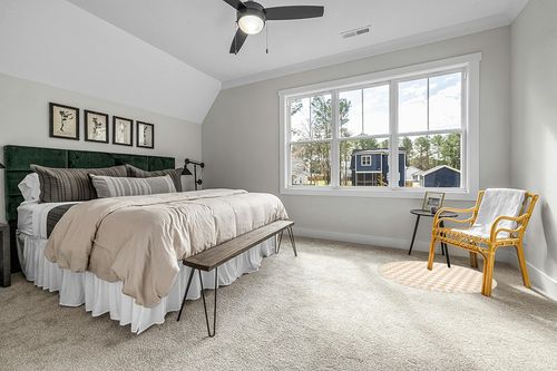 Abeigoi Checkered Rug 4Ft Round Modern Rug Circle Buffalo Plaid Check Rug Nonslip Farmhouse Bedroom Rug Bath Rug Washable Geometric Checkerboard Carpet for Living Room Dorm Decor, Khaki, Striped Edge in Grey Traditional Bedroom with King Bed
