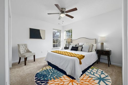 Nourison Aloha Indoor/Outdoor Multicolor 7'10" x round Area-Rug, Tropical, Botanical, Easy-Cleaning, Non Shedding, Bed Room, Living Room, Dining Room, Deck, Backyard, Patio (8 Round) in White and Yellow Modern Bedroom