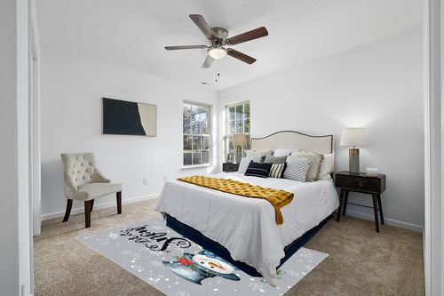 5' x 8' Area Rug, Christmas Non-Skid Rubber Backing Large Rectangle Rugs - Living Room Bedroom Home Office Xmas Snowman Bird Berry White Snowflake Grey Indoor Floor Mat Carpets in White and Yellow Modern Bedroom