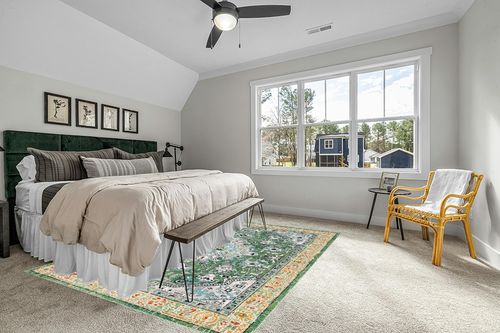 SAFAVIEH Madison Collection Area Rug - 8' x 10', Green & Turquoise, Boho Medallion Distressed Design, Non-Shedding & Easy Care, Ideal for High Traffic Areas in Living Room, Bedroom (MAD474Y) in Grey Traditional Bedroom with King Bed