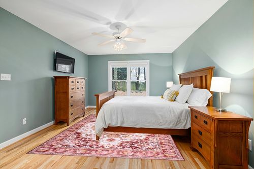 Opreine 8x10 Area Rugs for Living Room, Soft Low Pile Non-Slip Vintage Floral Large Area Rug, Foldable Washable Rug, Christmas Rugs for Bedroom, Dining Room, Bedside, Farmhouse, Dorm(Red, 8'×10') in Teal and Orange Wood Bedroom