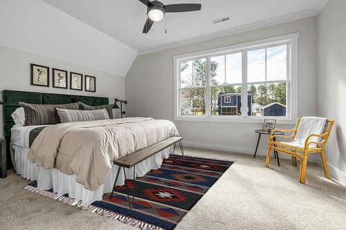 Jute Handwoven Kilim Rug, Bhhemian Jute Rug, Moroccan Rug, Handmade Bohemian Traditional Oriental Rug, Turkish Rug, Jute Rug (3x5 feet) in Grey Traditional Bedroom with King Bed