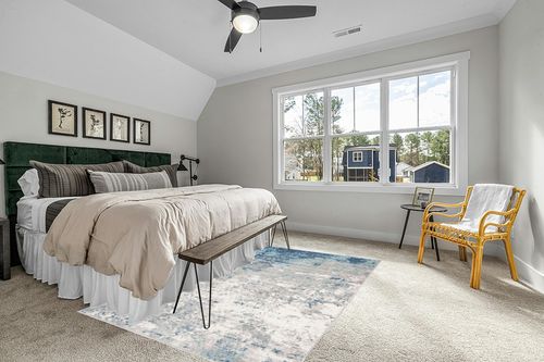 SAFAVIEH Brentwood Collection Area Rug - 6' x 9', Light Grey & Blue, Modern Abstract Design, Non-Shedding & Easy Care, Ideal for High Traffic Areas in Living Room, Bedroom (BNT822F) in Grey Traditional Bedroom with King Bed