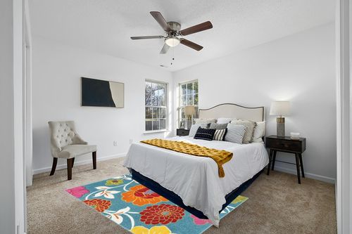 Well Woven StarBright Daisy Flowers Modern Floral Blue 5' x 7' Kids Area Rug in White and Yellow Modern Bedroom