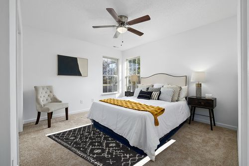 Hauteloom Berber Shag Collection - Thetford Farmhouse Living Room Bedroom Area Rug with Tassel - Fluffy Plush High Pile Carpet - Soft Shaggy Rug, Moroccan Trellis - Black, White, Beige - 5'3" x 7'3" in White and Yellow Modern Bedroom