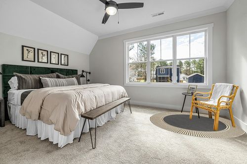 nuLOOM Asha Simple Border Indoor/Outdoor Area Rug, 6' 7" Round, Dark Grey in Grey Traditional Bedroom with King Bed