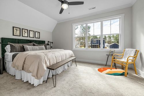 Sungea Abstract Round Rug for Bedroom 4ft, Faux Wool Soft Area Circle Rug, Farmhouse Washable Low Pile Throw Rugs, Carpet for Living Room Sofa Nursery Kids Room Decor in Grey Traditional Bedroom with King Bed