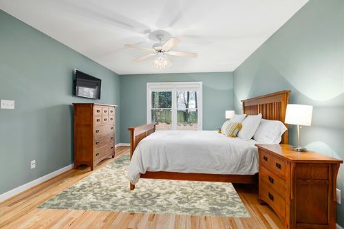 SUPERIOR Indoor Large Area Rug with Jute Backing, Vintage Floral Decor for Bedroom, Living Room, Kitchen, Dining, Office, Dorm, Entryway, Hardwood Floors, Pendleton Collection, 8' x 10', Multi- Color in Teal and Orange Wood Bedroom