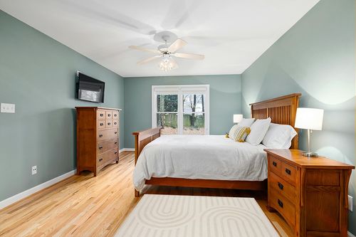 LUXE WEAVERS Modern Geometric Cream 4x5 Area Rug, High Low Texture Carpet in Teal and Orange Wood Bedroom